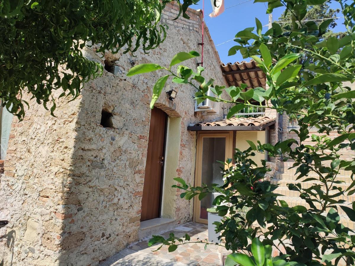 Il Giardino Dei Semplici B&B Caulonia Eksteriør billede
